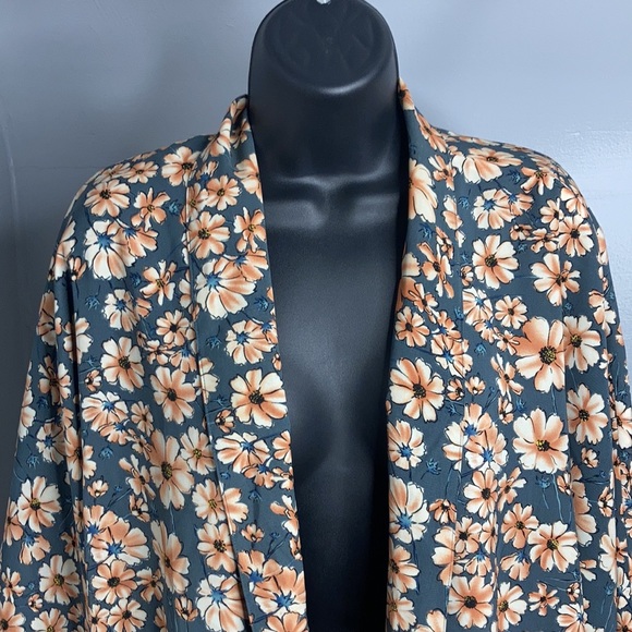 Periwinkle Blue Floral Kimono - Picture 2 of 6